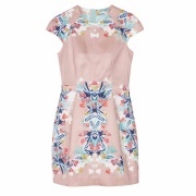 探秘Issa灰色蝙蝠長(zhǎng)袖V領(lǐng)連身衣的相似單品與品牌魅力